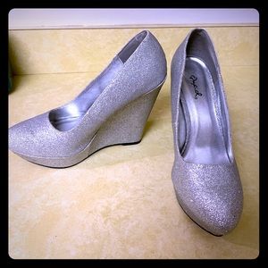 Silver Sparkly Pumps!